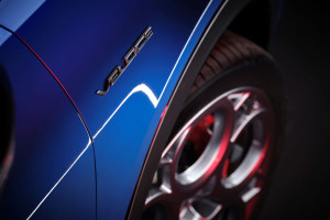 Alfa Romeo Tonale New Car Hybrid Plugin Rot neu Auto Interieur Leder braun Rot